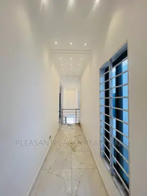 4bdrm Duplex in Pleasantplaces, School Junction for sale