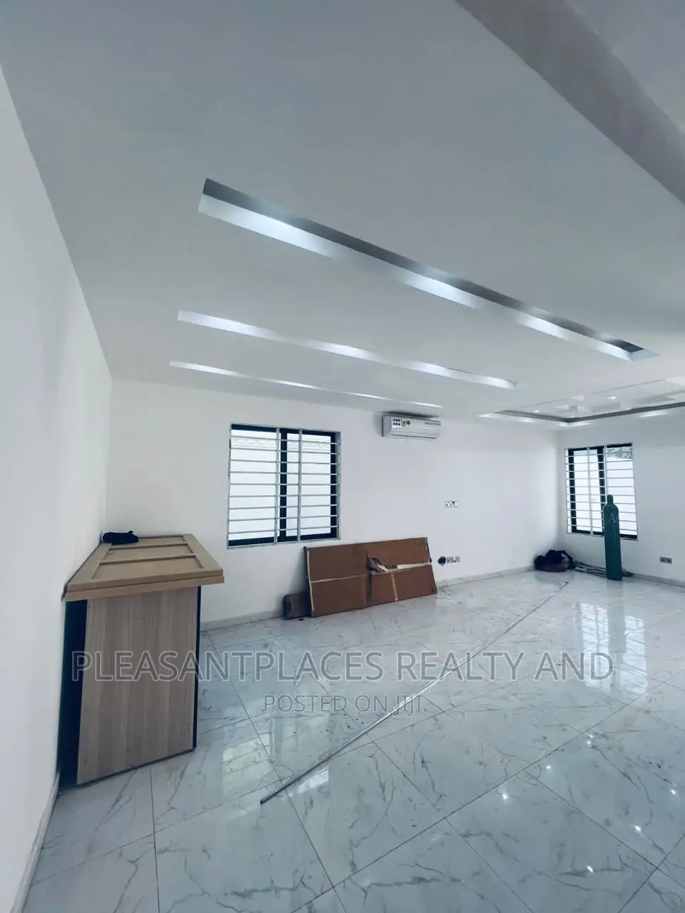 4bdrm Duplex in Pleasantplaces, School Junction for sale