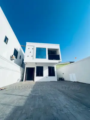 4bdrm Duplex in Pleasantplaces, School Junction for sale