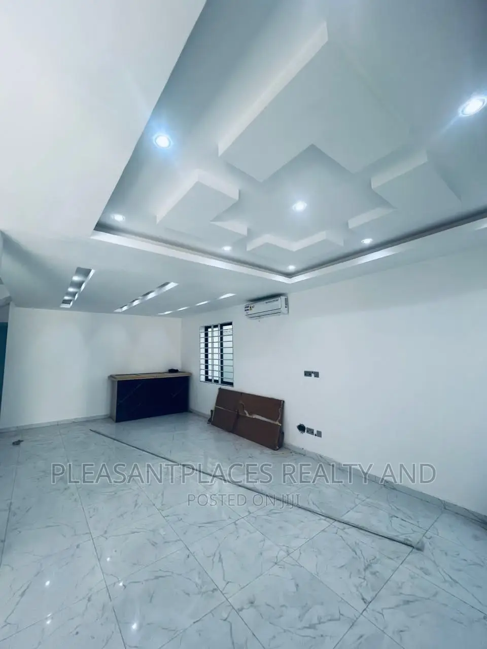 4bdrm Duplex in Pleasantplaces, School Junction for sale