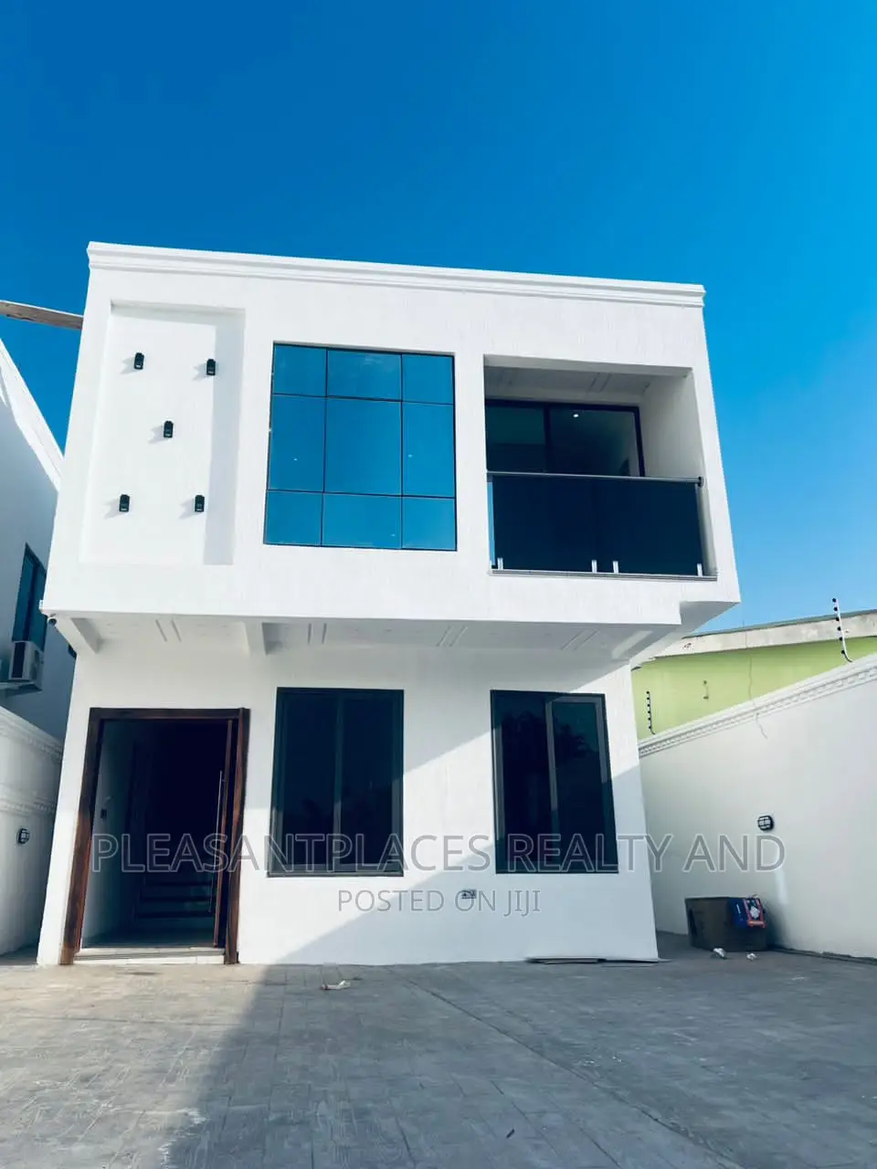 4bdrm Duplex in Pleasantplaces, School Junction for sale