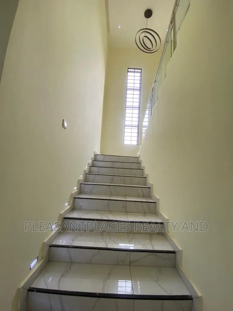 4bdrm Duplex in Pleasantplaces, East Legon for rent
