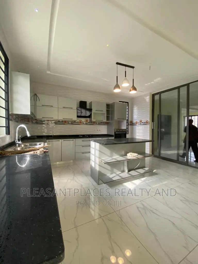 4bdrm Duplex in Pleasantplaces, East Legon for rent