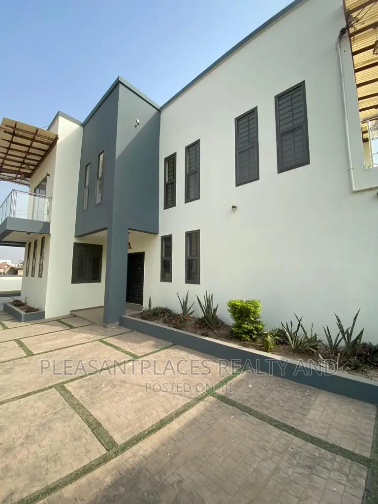 4bdrm Duplex in Pleasantplaces, East Legon for rent