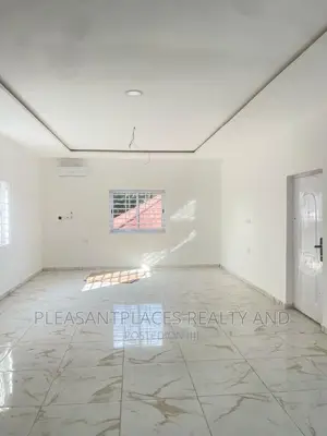 4bdrm Duplex in Pleasantplaces, Lake Side Estate for sale