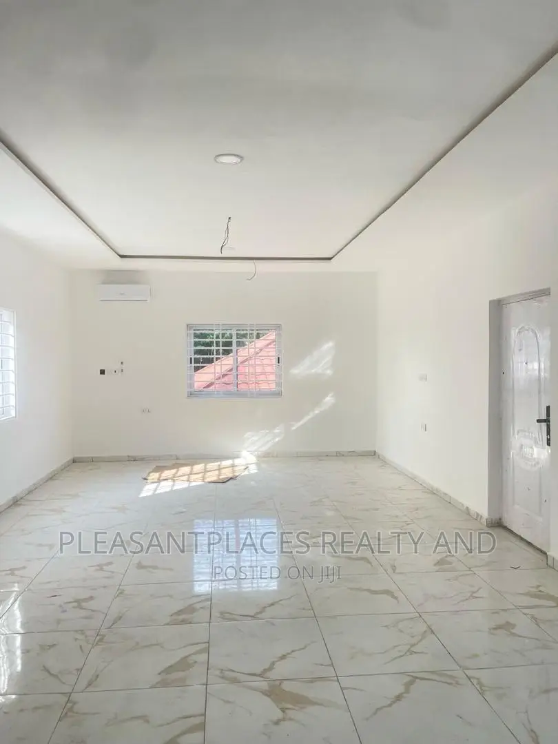 4bdrm Duplex in Pleasantplaces, Lake Side Estate for sale