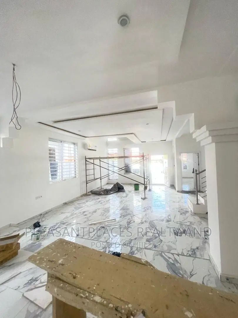 4bdrm Duplex in Pleasantplaces, Lake Side Estate for sale