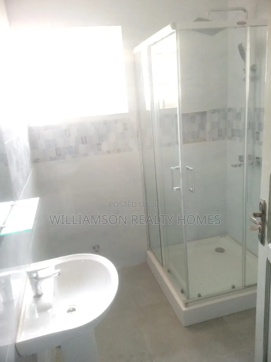 4bdrm House in Community 19 Estate,, Spintex for rent