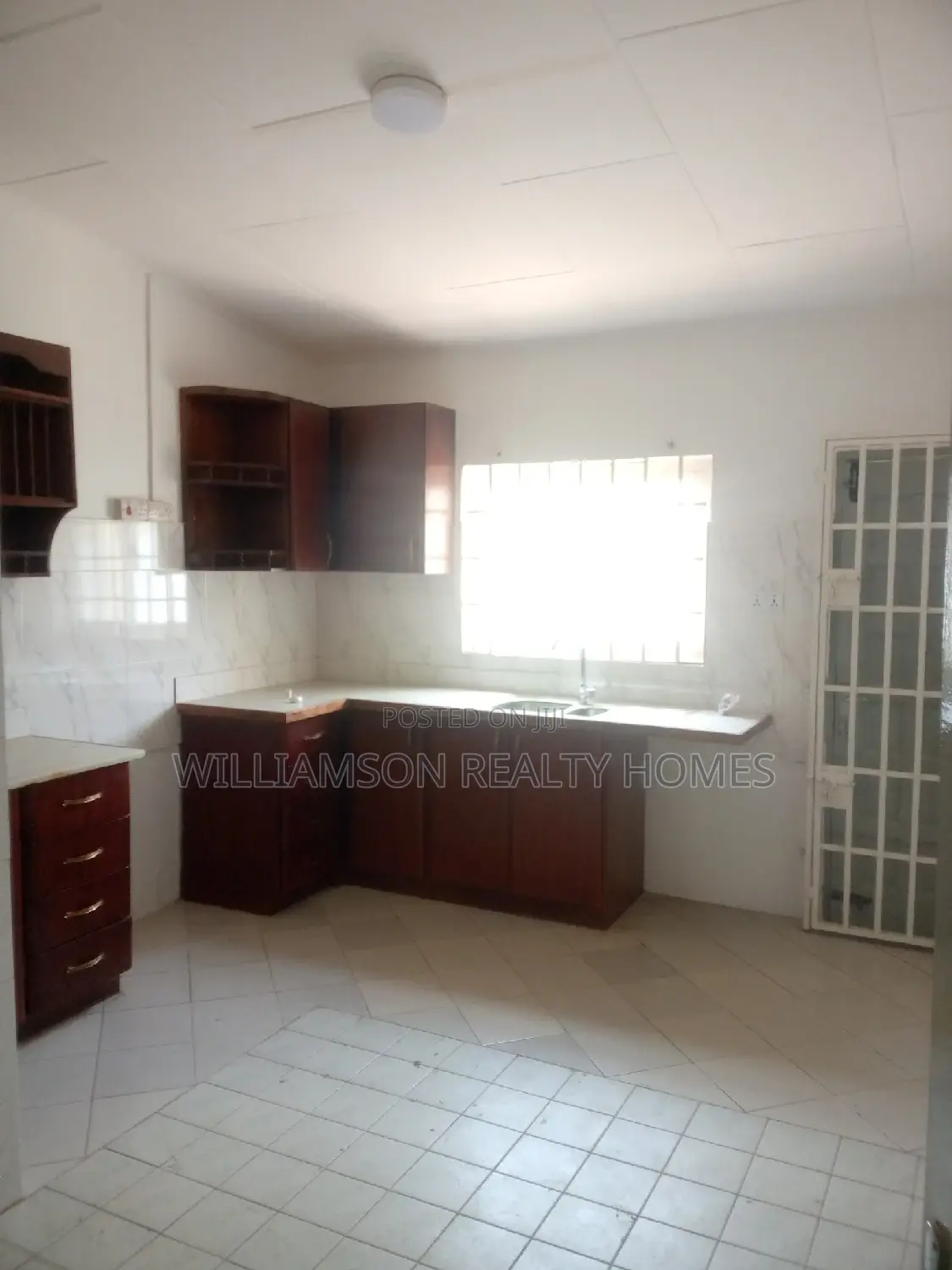 4bdrm House in Community 19 Estate,, Spintex for rent