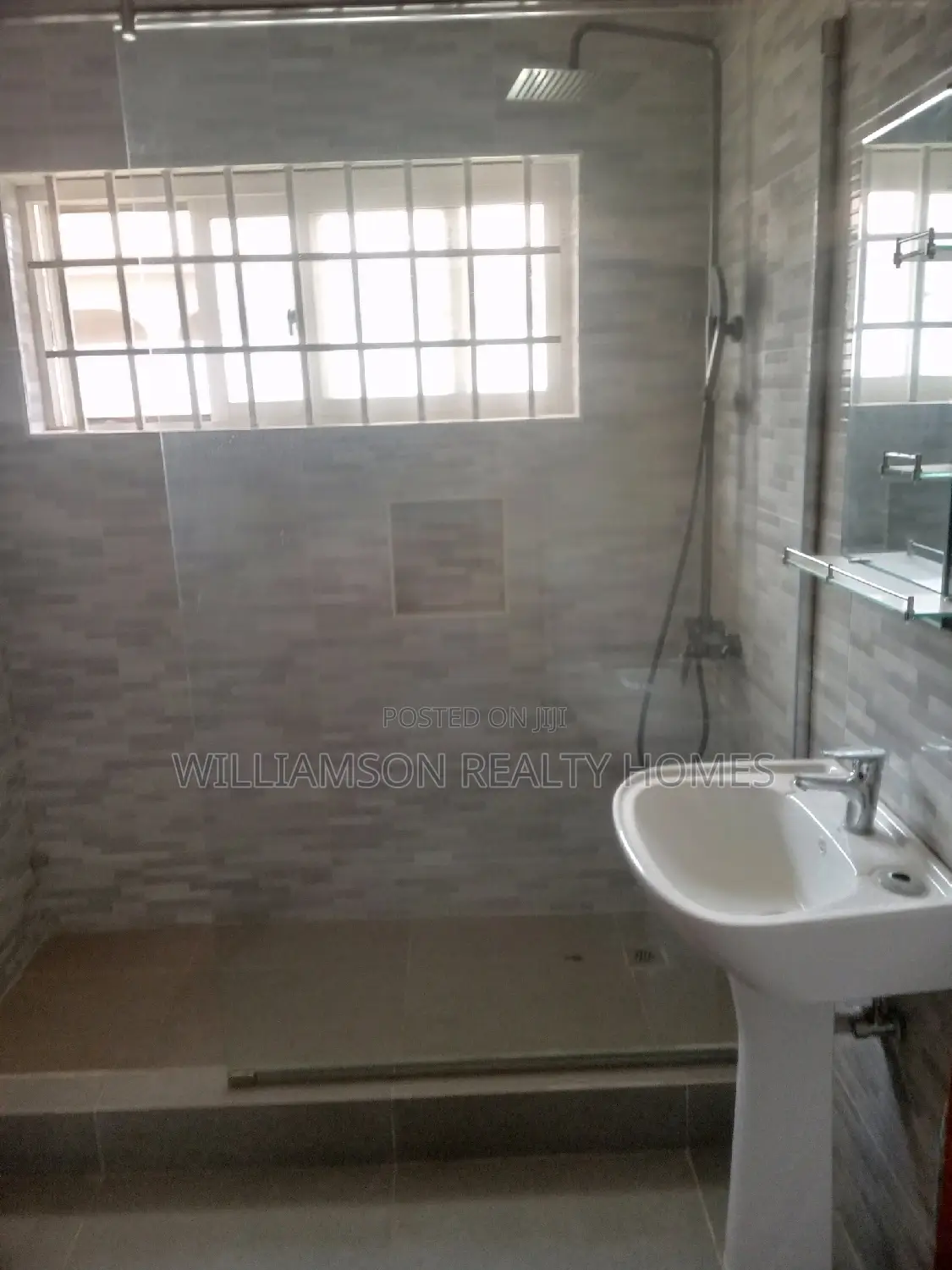 4bdrm House in Community 19 Estate,, Spintex for rent