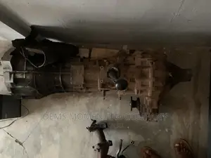 Nissan Hardbody Pickup Gear Box Transmission