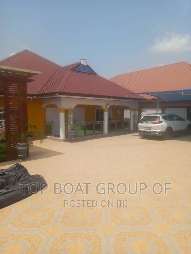 Furnished 4bdrm House in Top Boat Estate, Kumasi Metropolitan for sale