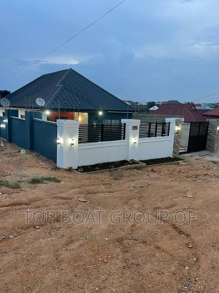 Furnished 4bdrm House in Top Boat Estate, Kumasi Metropolitan for sale