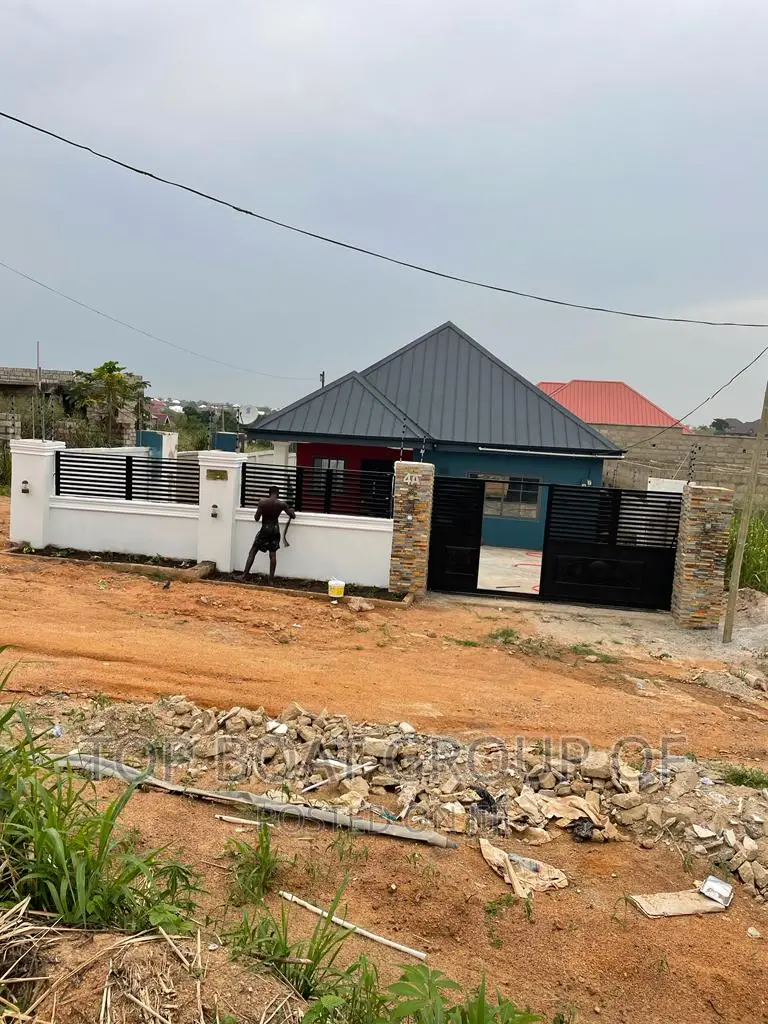 Furnished 4bdrm House in Top Boat Estate, Kumasi Metropolitan for sale