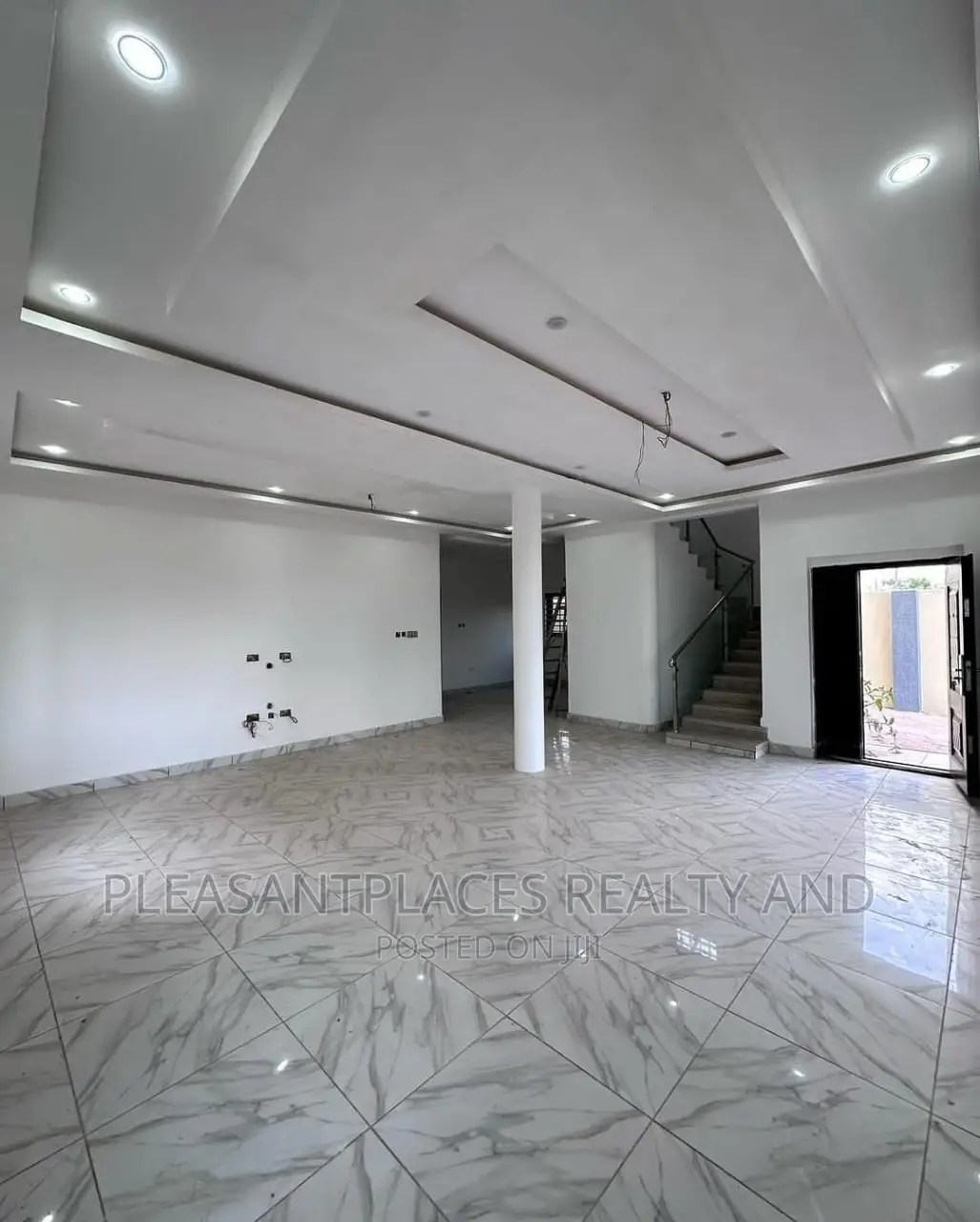 4bdrm Duplex in Pleasantplaces, East Legon for rent