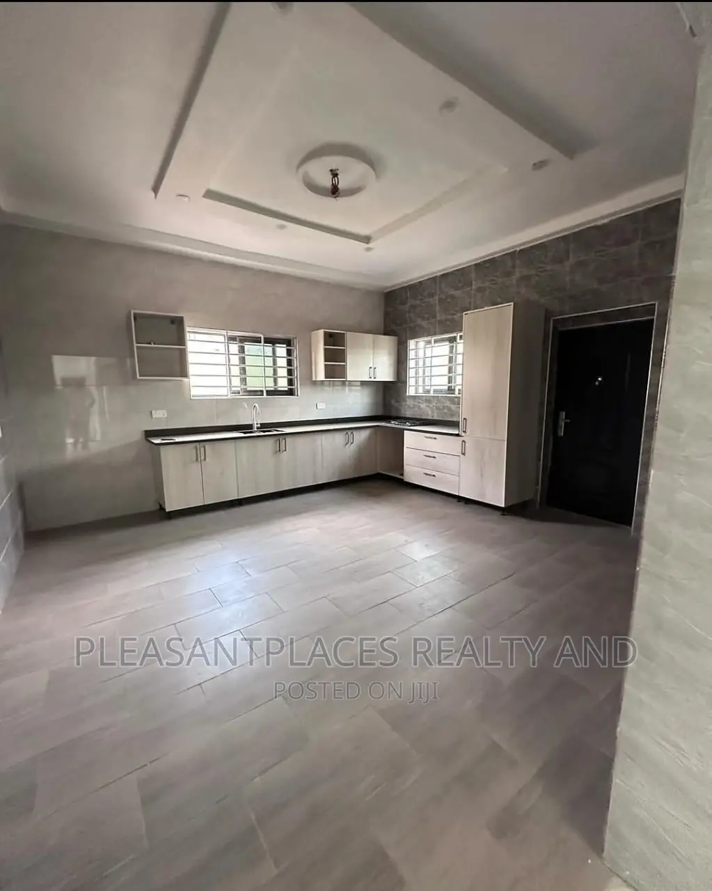 4bdrm Duplex in Pleasantplaces, East Legon for rent