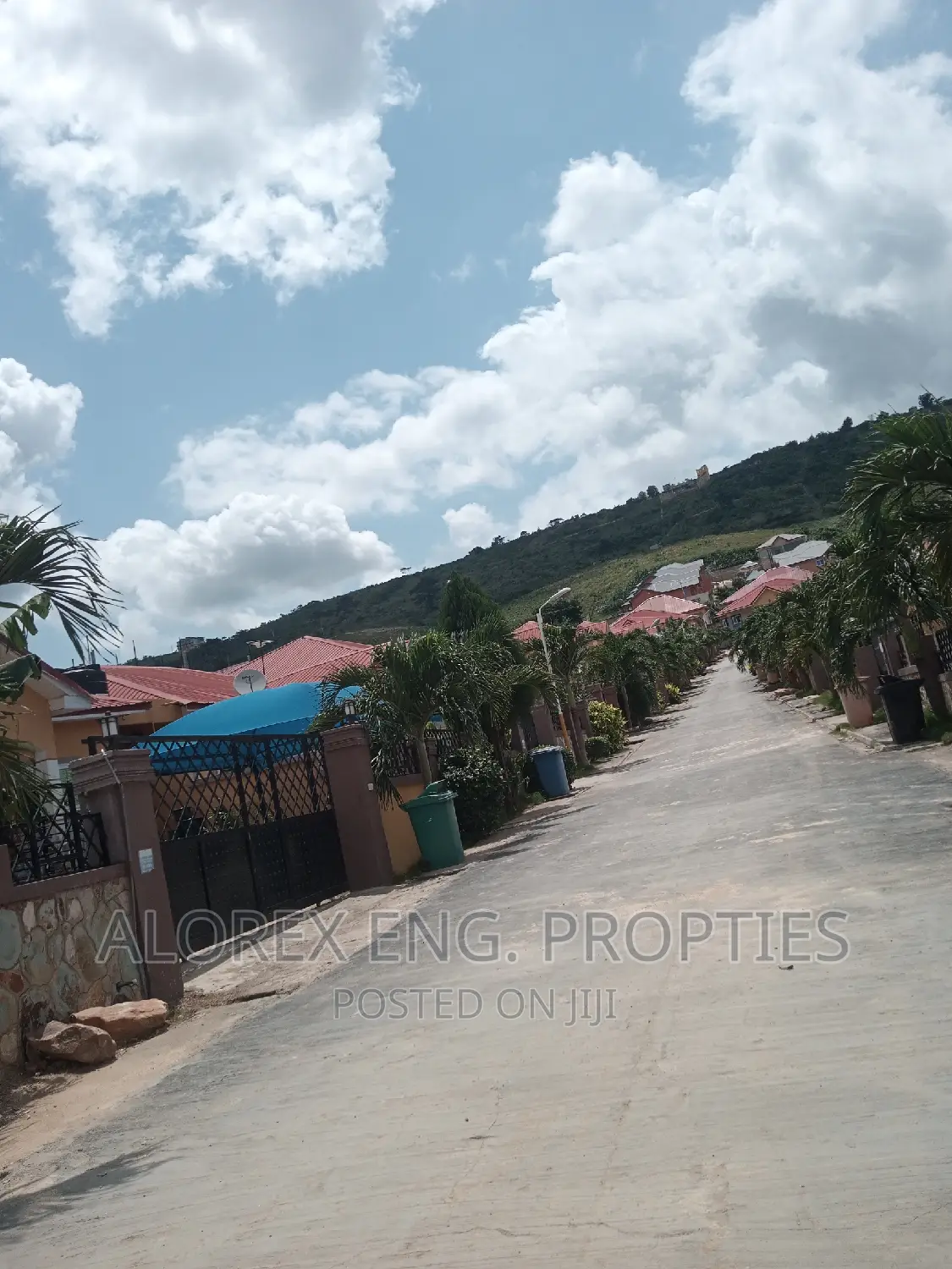 3bdrm House in Self Compound, Oyarifa for rent