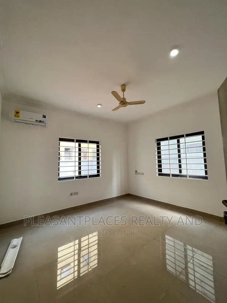 4bdrm Duplex in Pleasantplaces, East Legon for rent