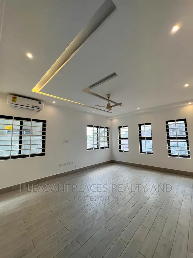 4bdrm Duplex in Pleasantplaces, East Legon for rent