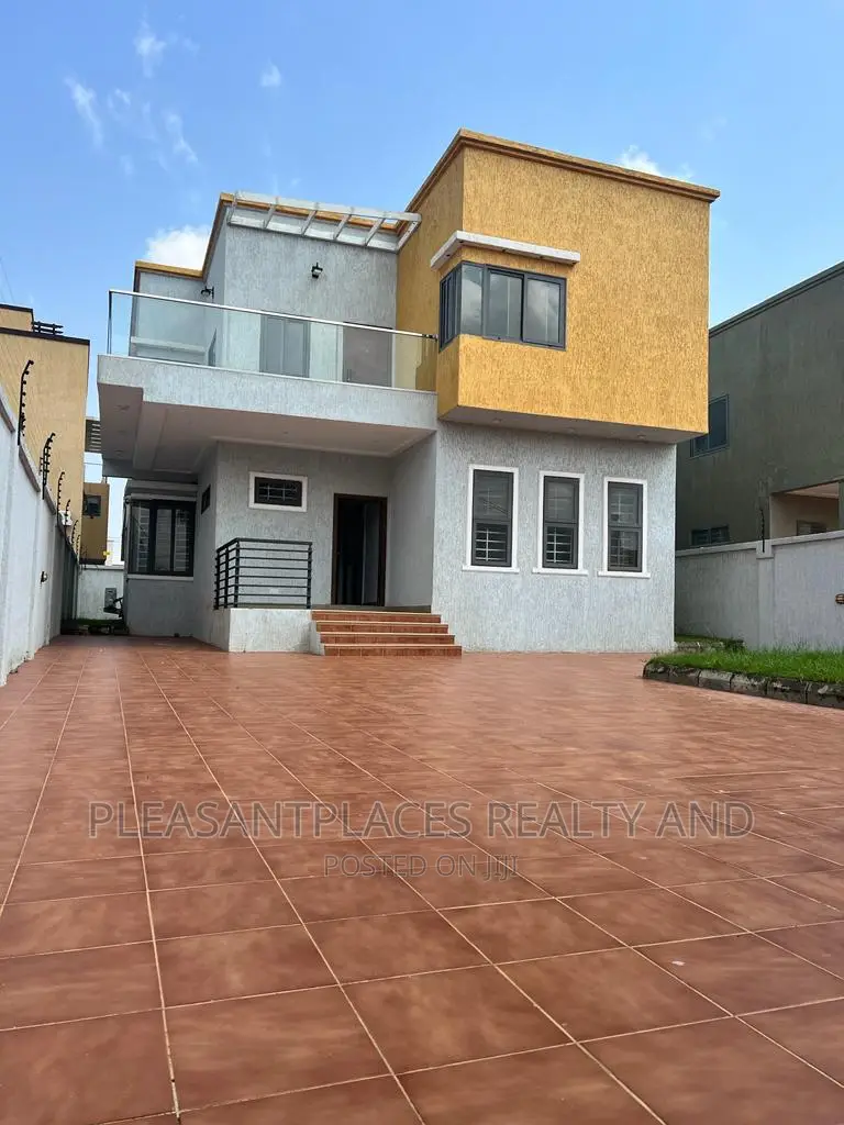 4bdrm Duplex in Pleasantplaces, East Legon for rent