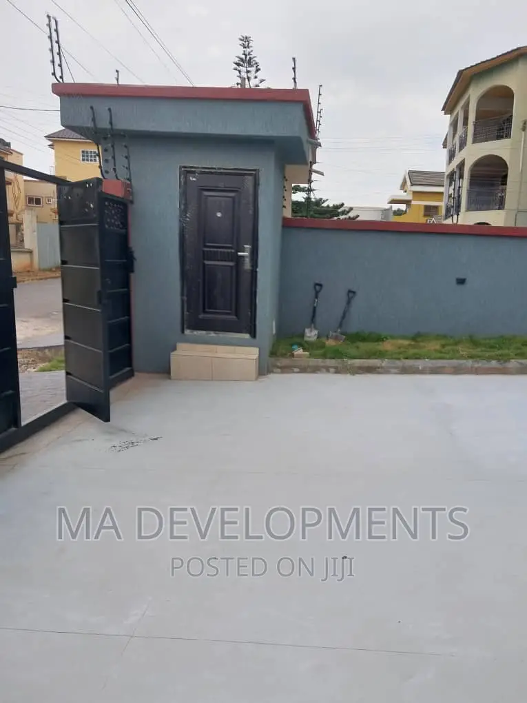 4bdrm Duplex in M.A Developments, West Legon for sale