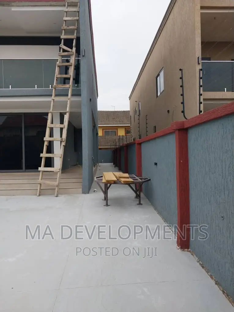4bdrm Duplex in M.A Developments, West Legon for sale