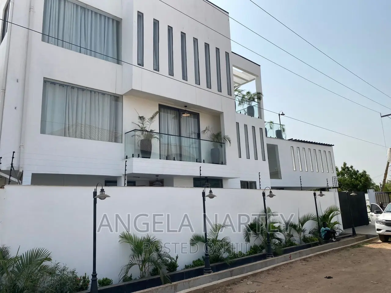 Furnished 4bdrm House in East Airport, Accra Metropolitan for sale