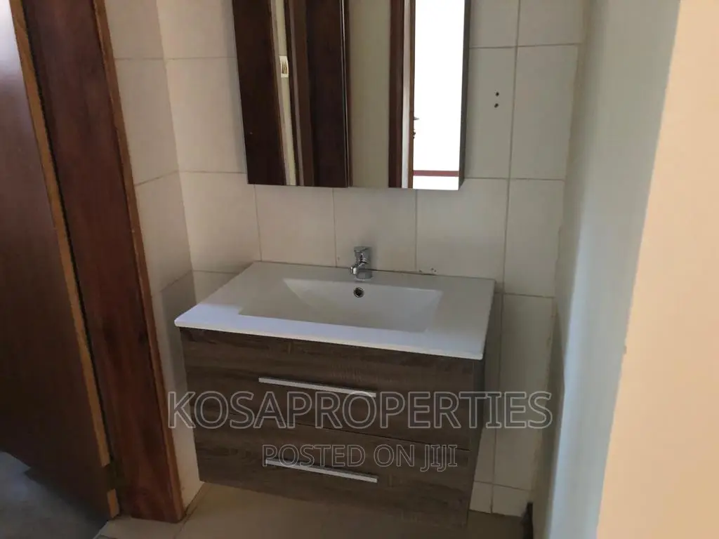 3bdrm House in Tema Community 22 for sale