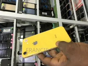 New Apple iPhone XR 128 GB Yellow