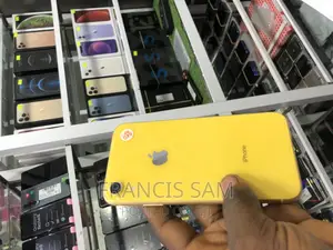 New Apple iPhone XR 128 GB Yellow