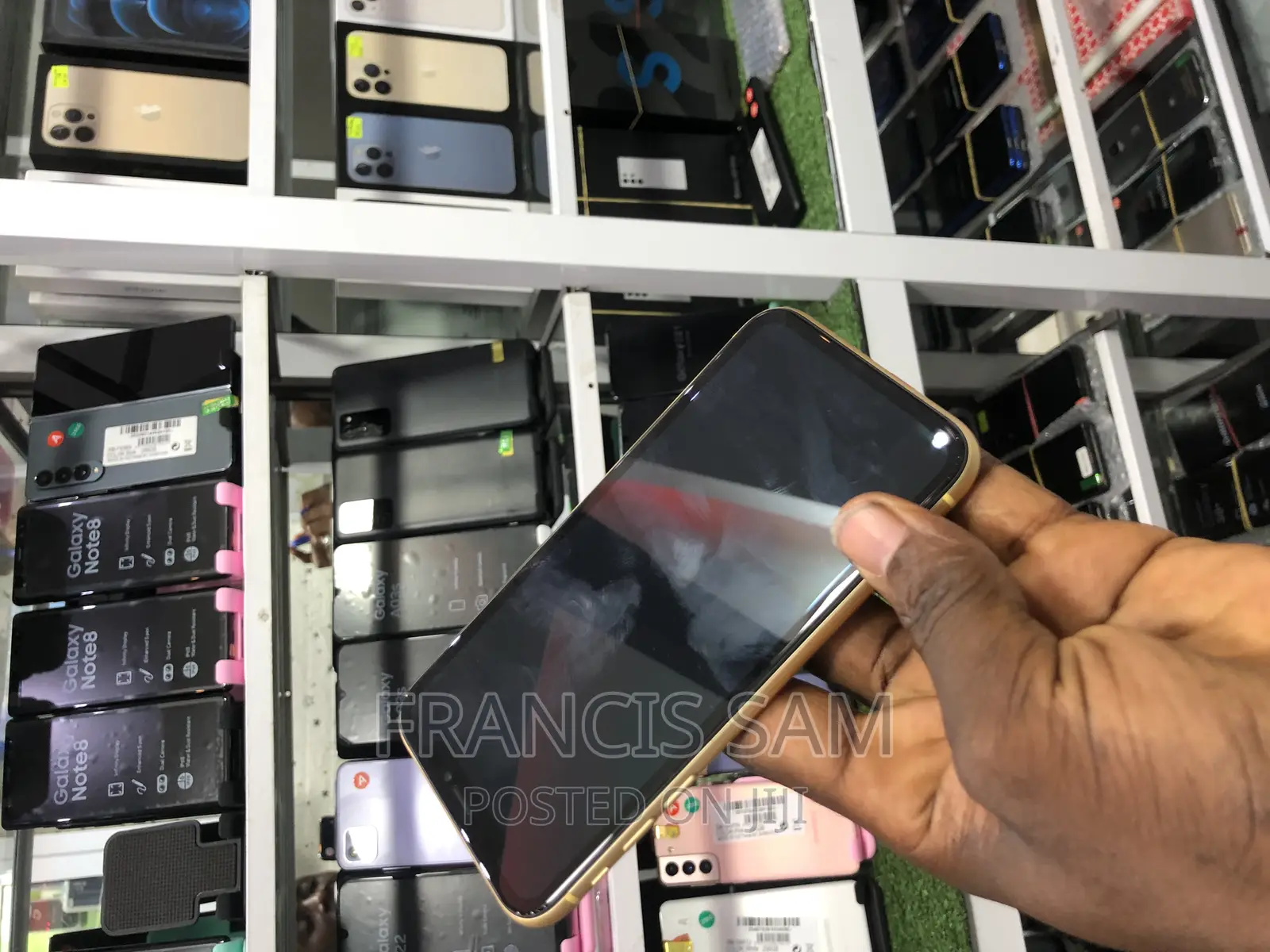 New Apple iPhone XR 128 GB Yellow