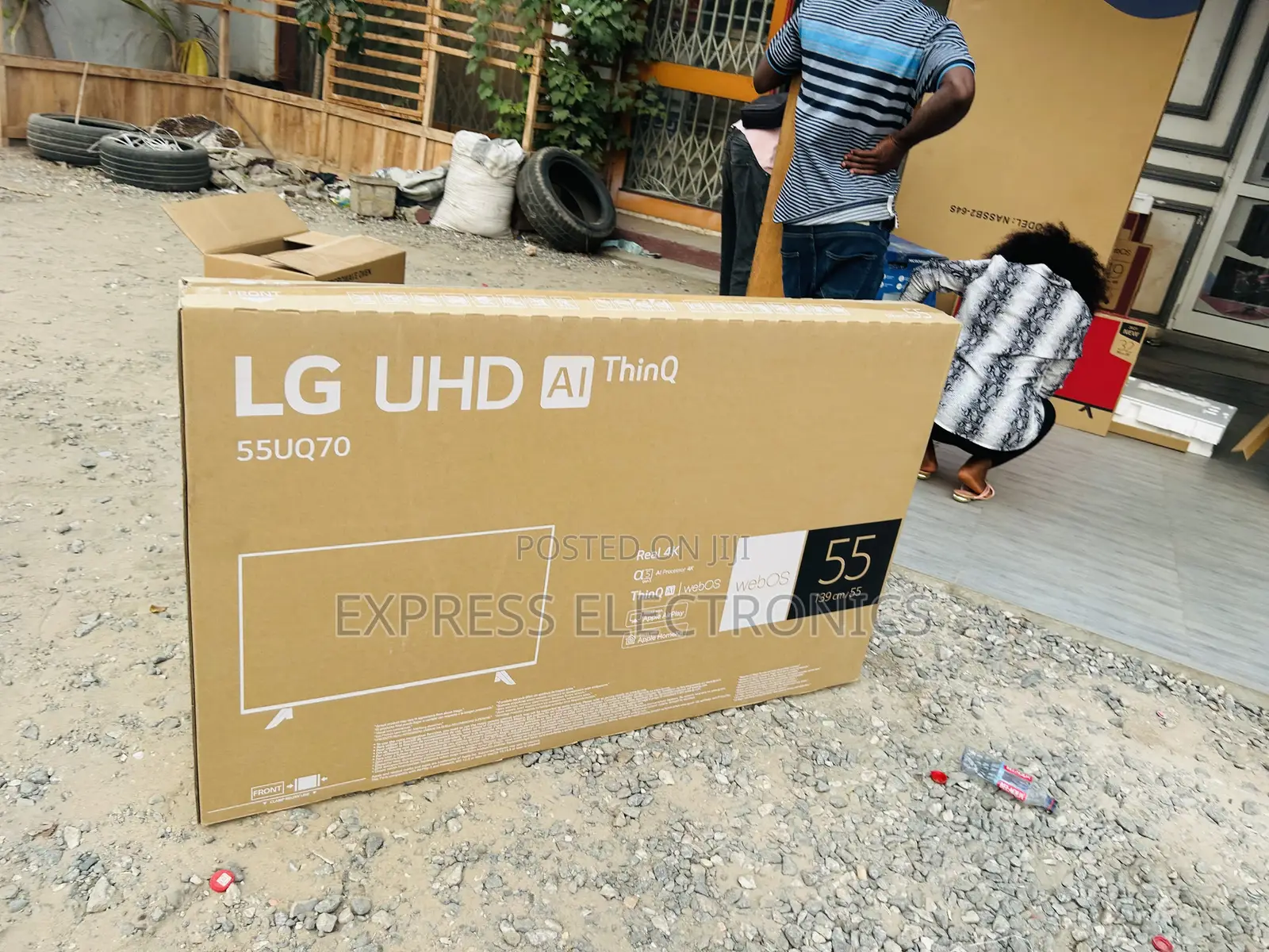 Extremely Slim UHD Smart Glossy Screen Tv 55”UR800