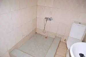 5bdrm Duplex in Pleasantplaces, Ofankor for rent