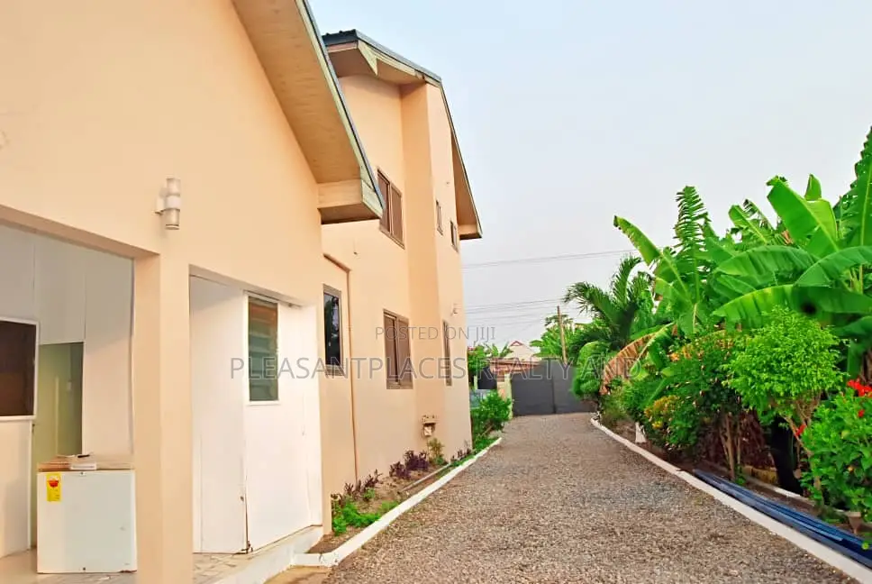 5bdrm Duplex in Pleasantplaces, Ofankor for rent
