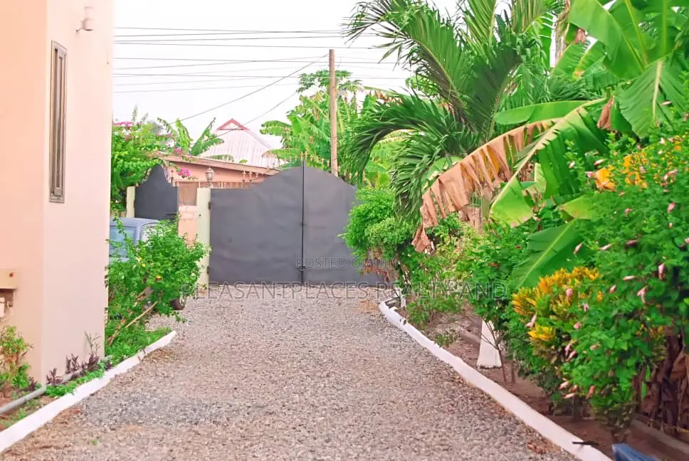 5bdrm Duplex in Pleasantplaces, Ofankor for rent