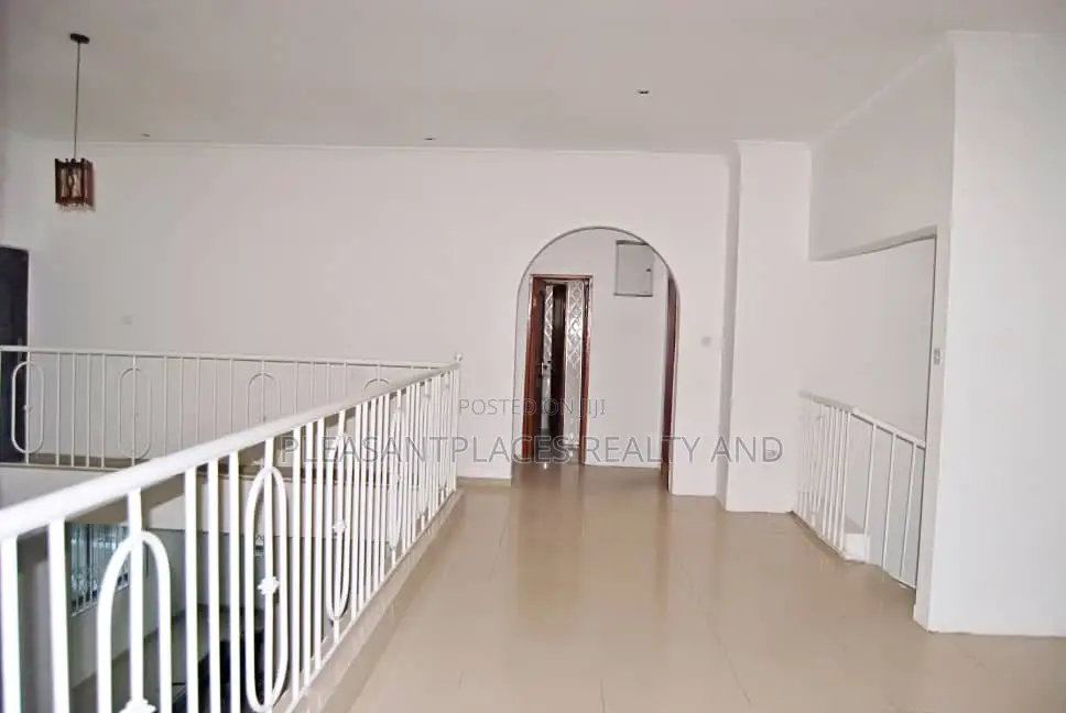 5bdrm Duplex in Pleasantplaces, Ofankor for rent
