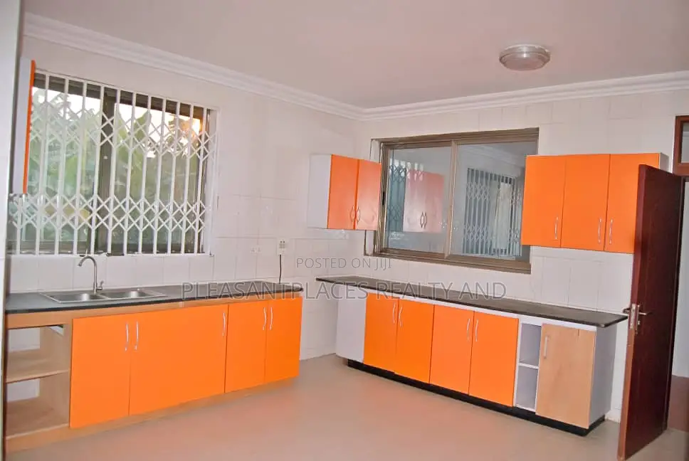 5bdrm Duplex in Pleasantplaces, Ofankor for rent