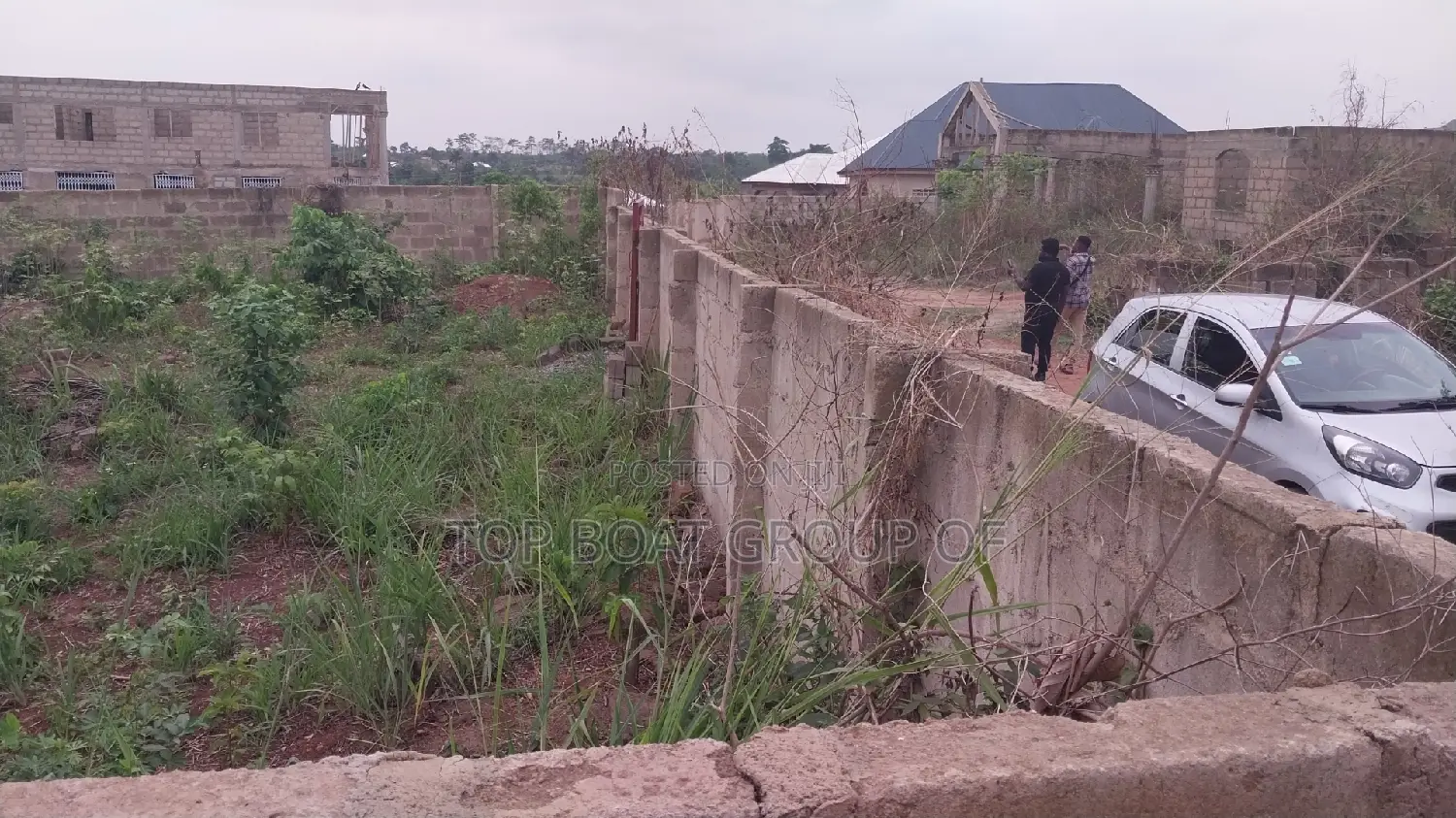 Kona Mamponten Road Walled Land