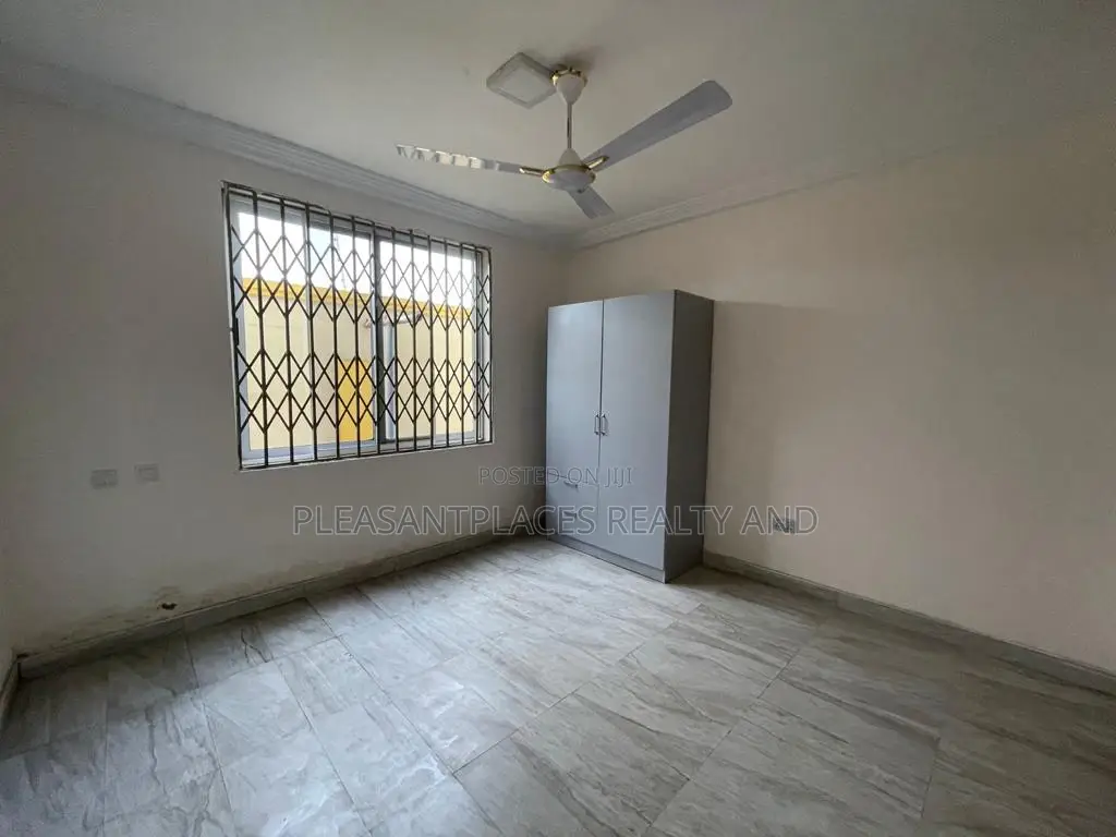 3bdrm Apartment in Pleasantplaces, East Legon for rent