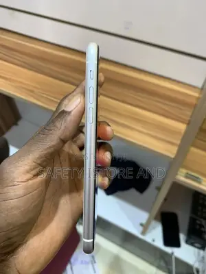 New Apple iPhone 11 64 GB White