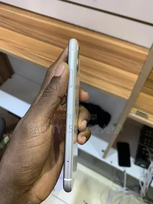 New Apple iPhone 11 64 GB White