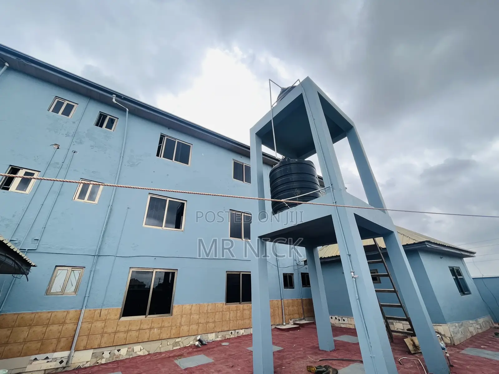 18bdrm House in Kumasi Metropolitan for sale