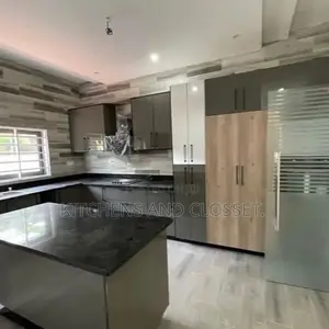 Luxurious Kitchen Cabinet.
