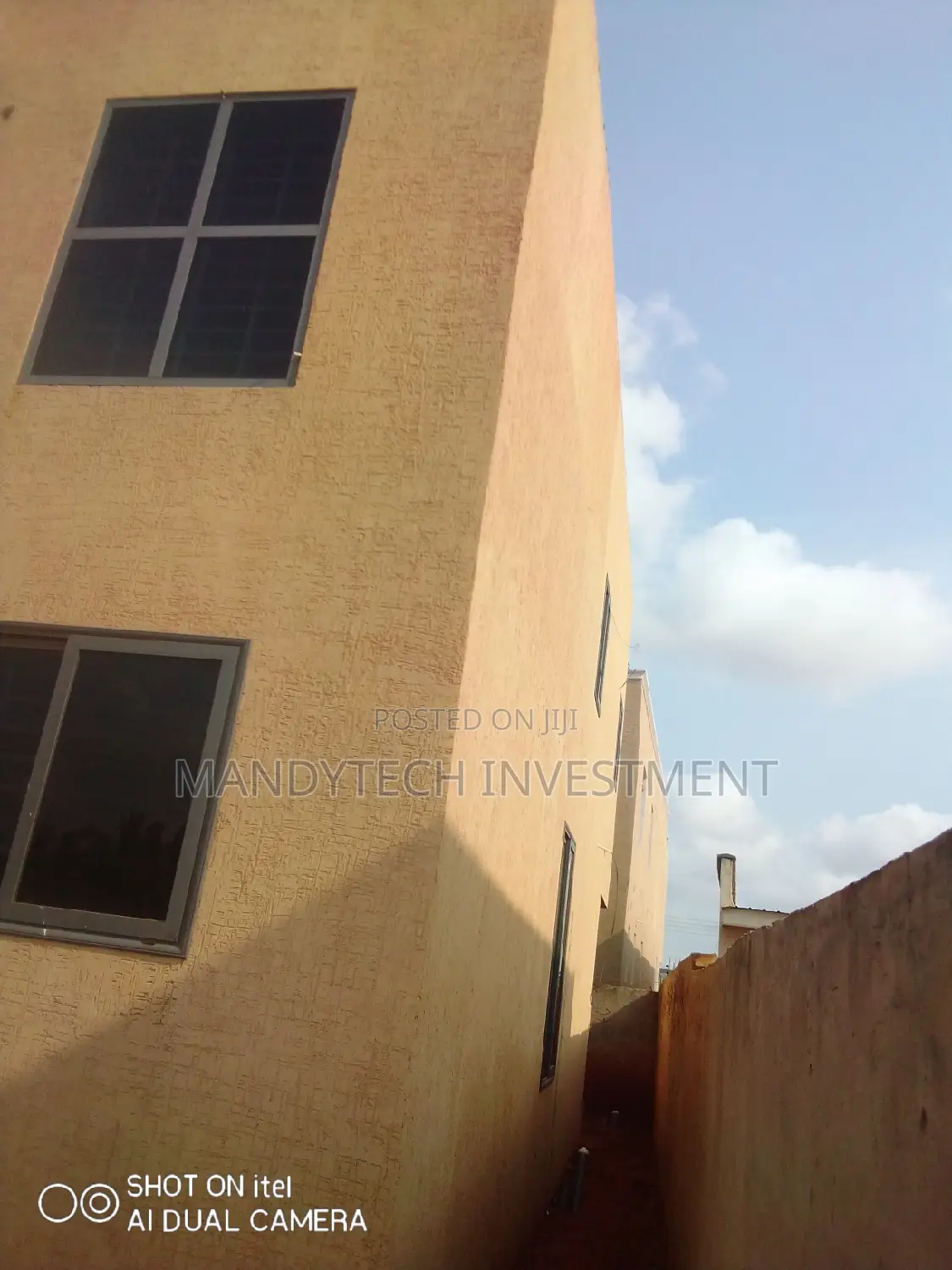 3bdrm Duplex in School Junction for sale