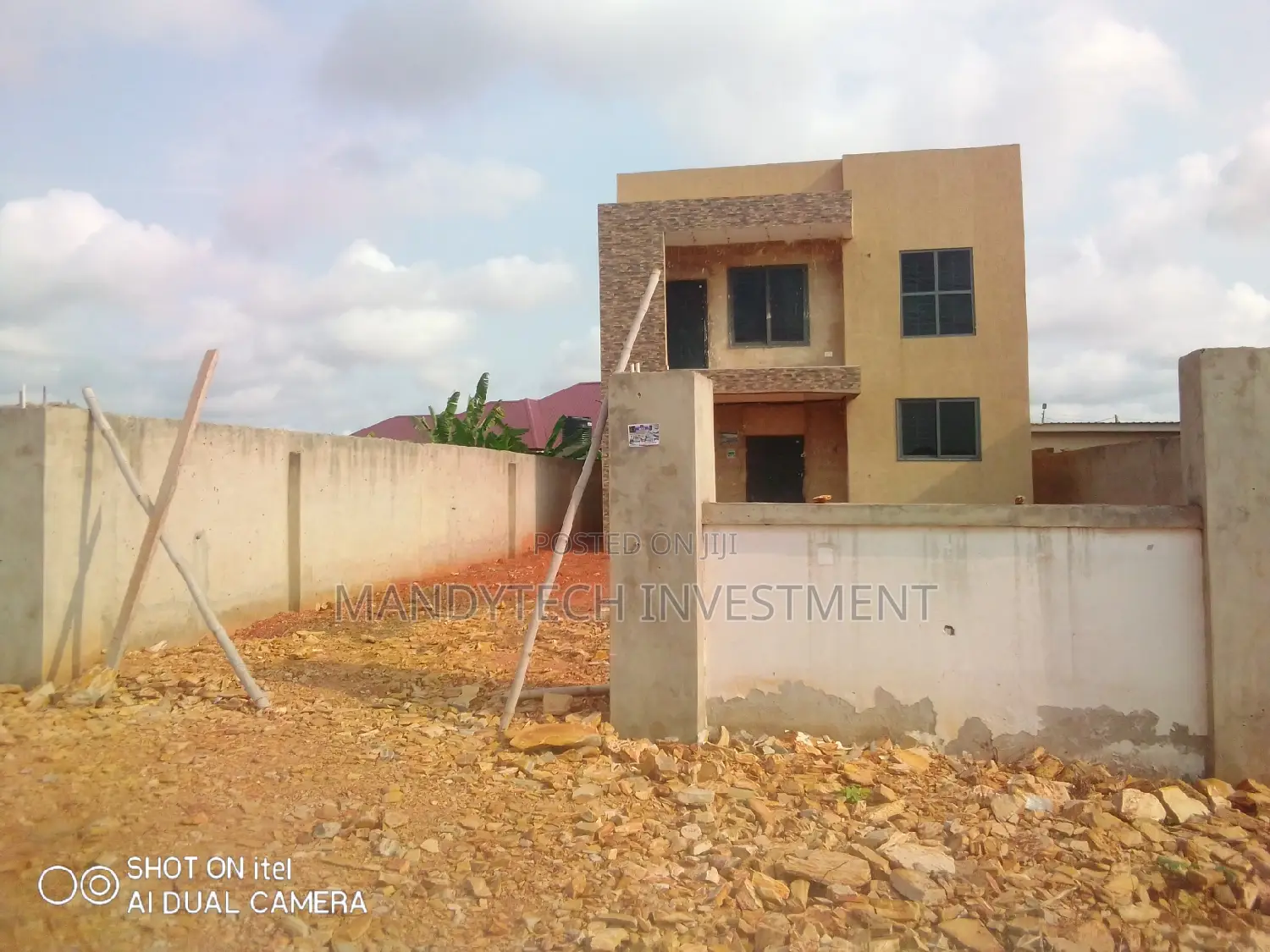 3bdrm Duplex in School Junction for sale