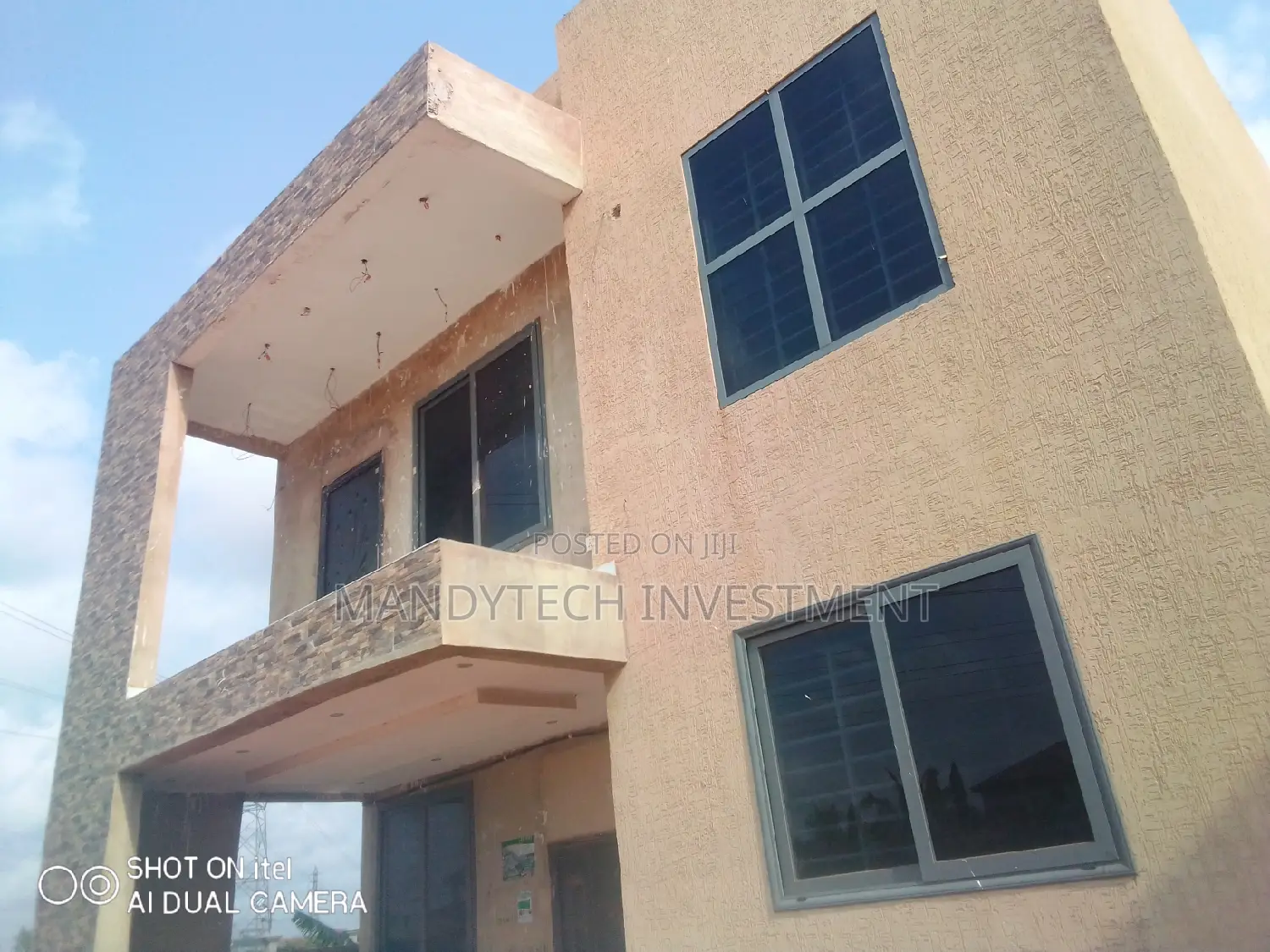 3bdrm Duplex in School Junction for sale