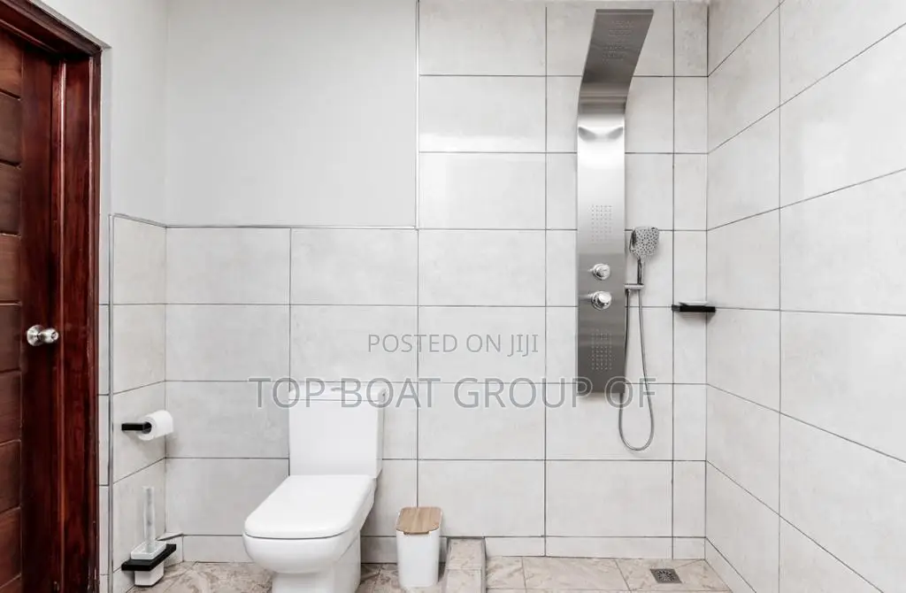 Furnished 6bdrm House in Top Boat Estate, Kumasi Metropolitan for sale