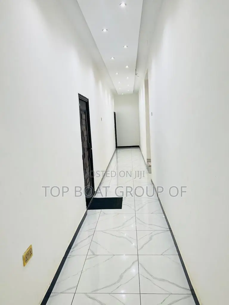 Furnished 6bdrm House in Top Boat Estate, Kumasi Metropolitan for sale