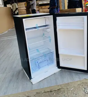 Authentic Pearl PF-109 Electric Table Top Fridge(Black).