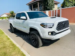 Toyota Tacoma 2023 White